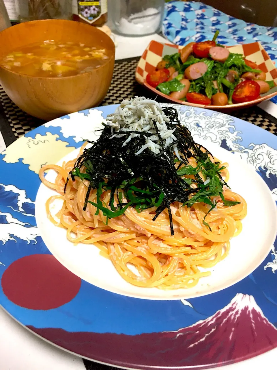 海苔と大葉たっぷり明太子パスタ  卵スープ  セロリの葉とソーセージのガーリックハーブ塩炒め|石川洋子さん