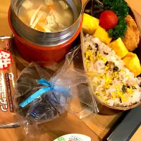 パパたろ弁当🍱

ふりかけごはん
卵焼き
塩鯖
かぼちゃのコロッケ
ブロッコリー
ミニトマト
お味噌汁

チョコマフィン|ひななぎさん