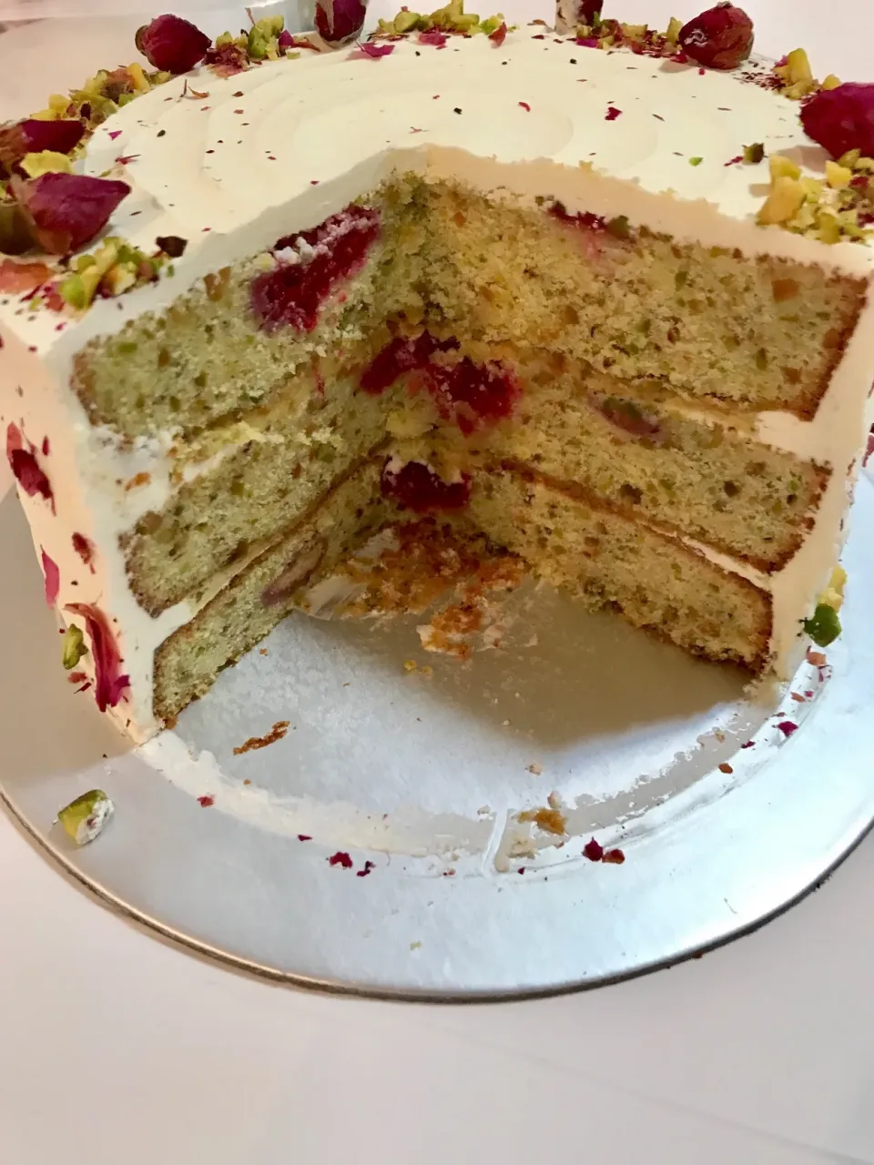 Roasted pistachio# cake with rose#buttercream|sgさん