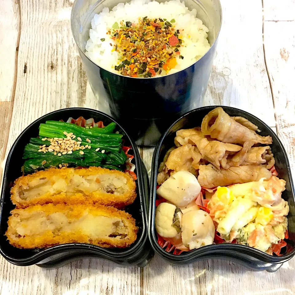 Snapdishの料理写真:連休明けのお弁当…
今日から中間テストなので、好きな黄金のタレを絡めたお肉を入れておいた😬|Seikoさん