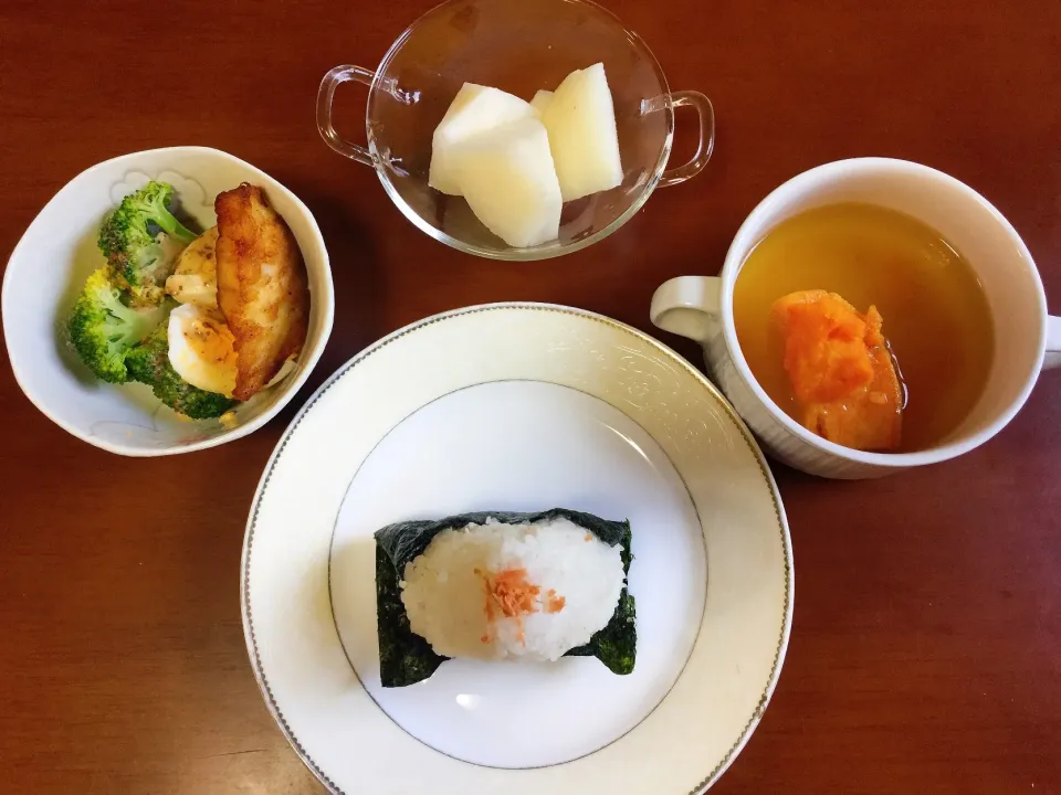 鮭🍙、🍠soup、Broccoli&Fried fish sticks、Pear🍐|choyaumeshuさん