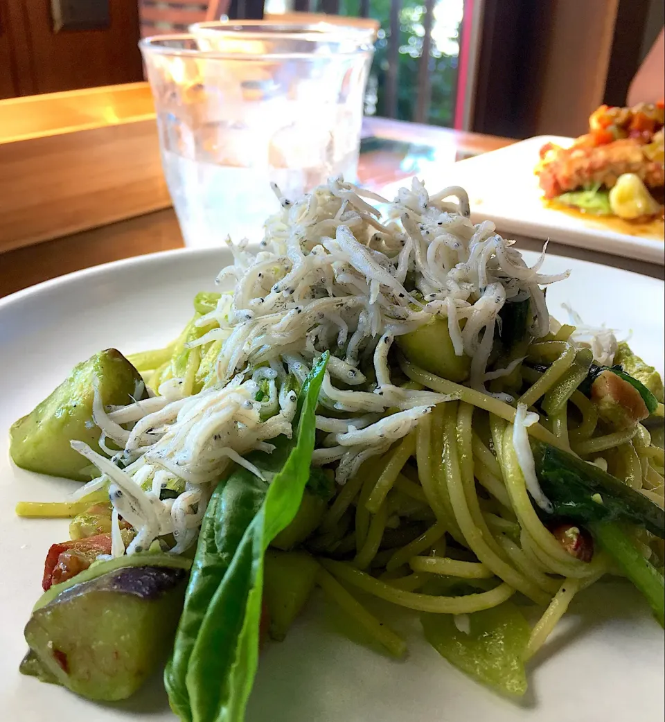 秋茄子とベーコンのバジルソースパスタ🍴釜揚げしらす添え✨✨|ぽっちゃんさん