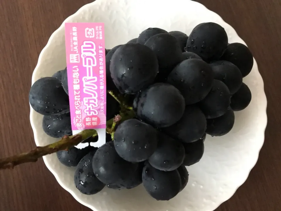 Snapdishの料理写真:長野パープル
高級なぶどう🍇|sakiさん