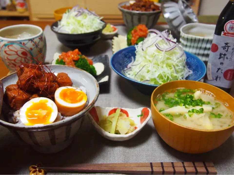 ピリ辛豚バラ丼  半熟味玉添え|ふみよさん