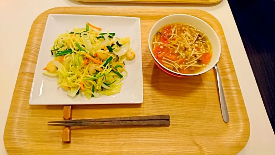 今日の夕食 塩焼きそば、きのこと鱈の酸辣湯|pinknari🐰🌈さん