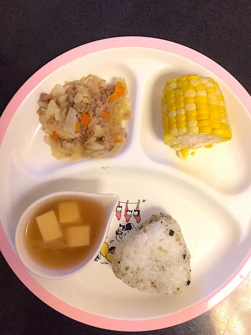 離乳食 夜
・ふりかけおにぎり
・茹でトウモロコシ
・肉野菜炒め
・豆腐とネギのお味噌汁
・柿(写真なし)|ぺろたんさん