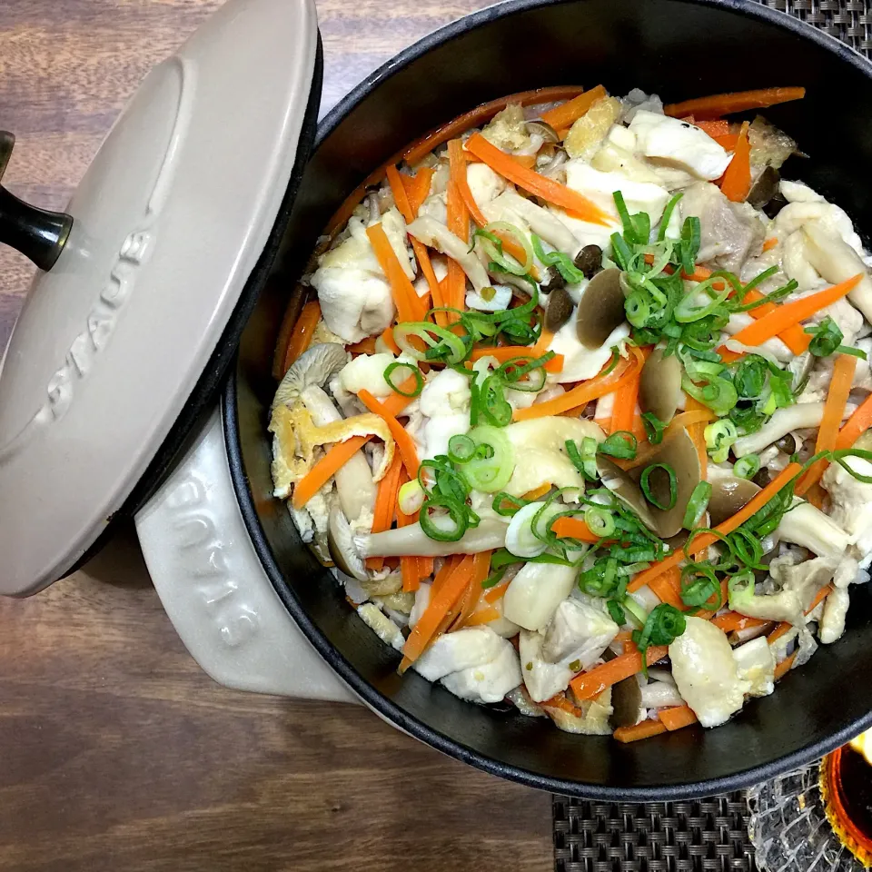 鶏ときのこの炊き込みご飯
秋の食卓〜🍄|accoさん