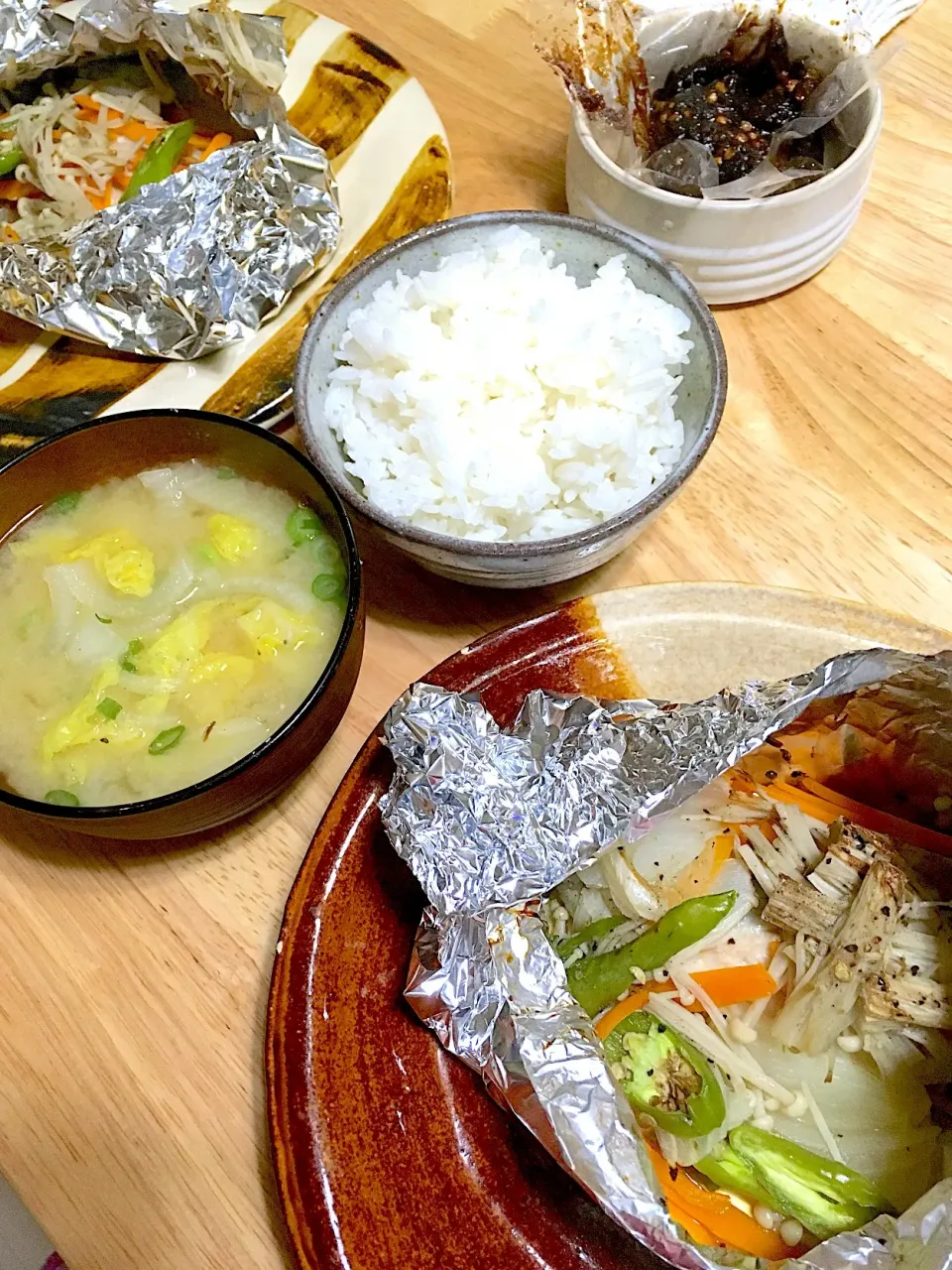 塩麹漬け鮭のホイル焼き
さつまいも、白菜、生姜のお味噌汁
ご飯
明神そばで買って来た蕎麦みそ|さくたえさん