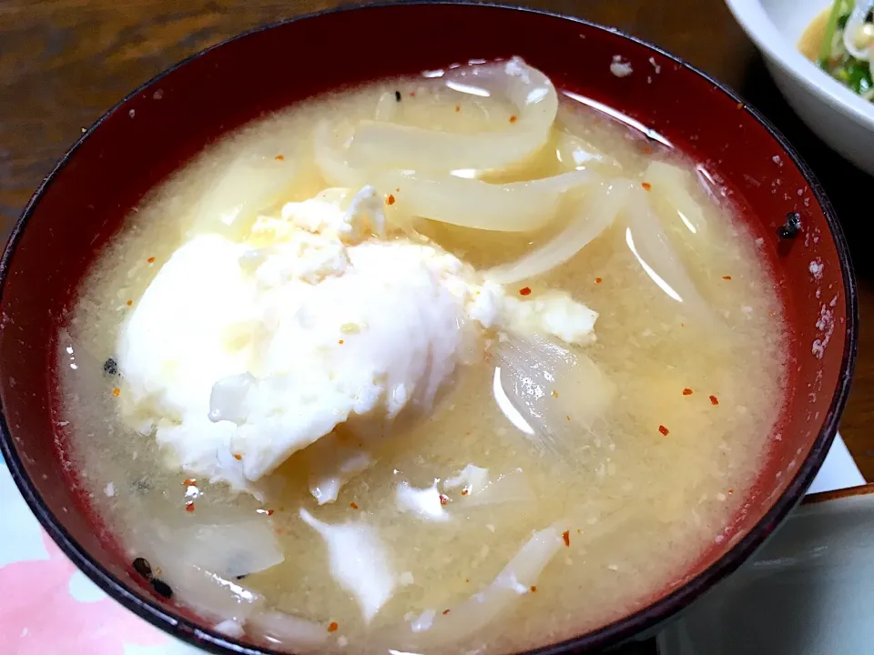 玉子入り玉ねぎの味噌汁|はっちぃさん