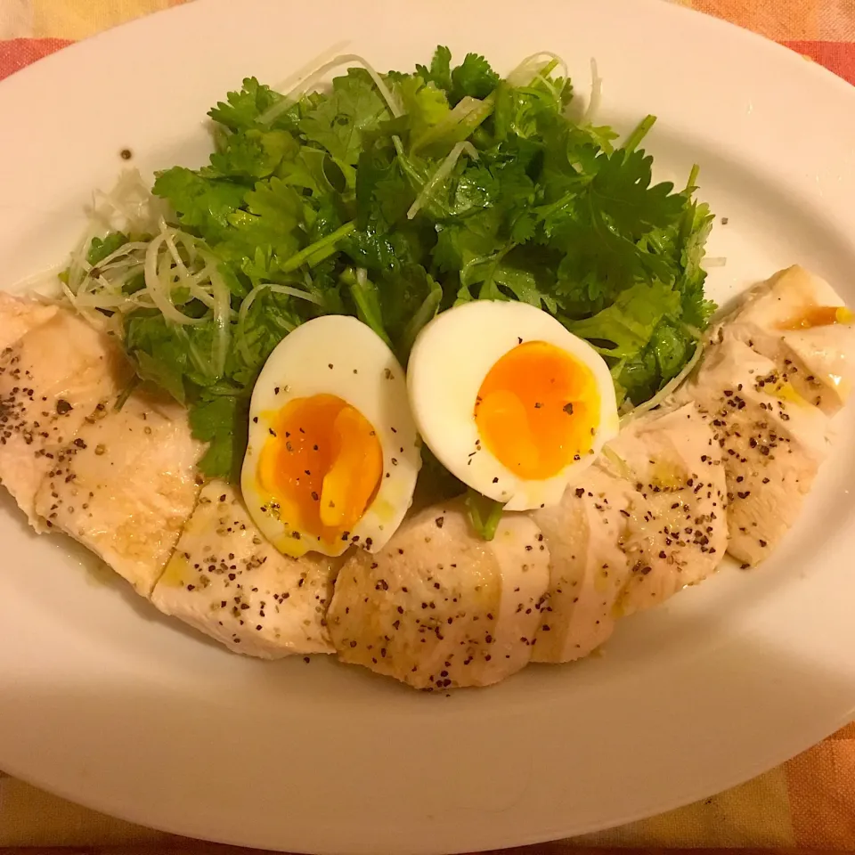 パクチーサラダ🥗と茹で鶏を
ぽん酢で・・・|ゴンさん