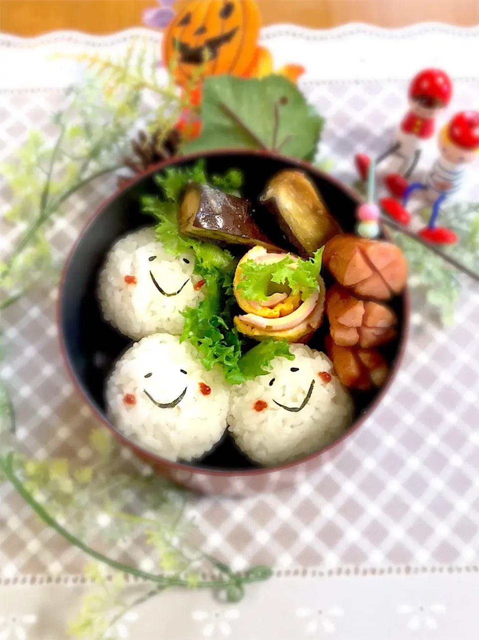 ワタクシ弁当🎶
ニヤニヤ三兄弟おにぎり(明太子)
ウイン
ハム玉チーズくるりん
ナス焼き|BooBooさん