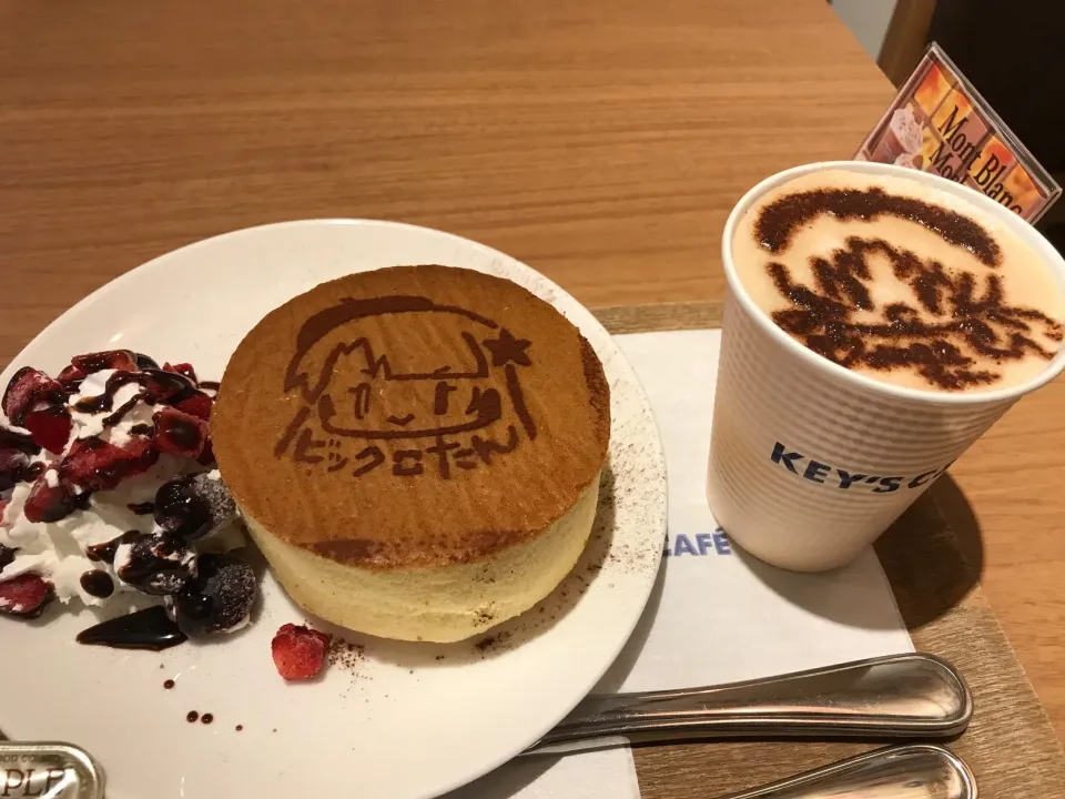 Snapdishの料理写真:ビックロたんケーキとビックロたんカフェラテ|手品先輩さん