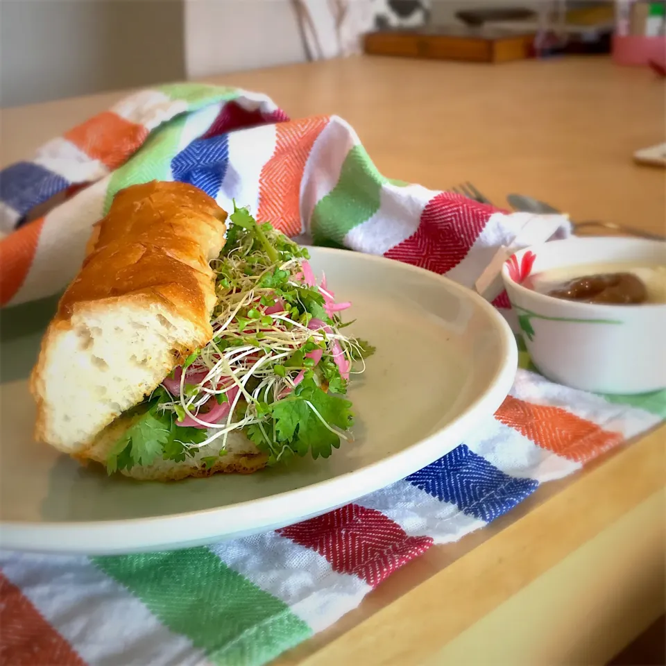 白身の魚と香草のバゲット🥖サンド|yasuko murakamiさん