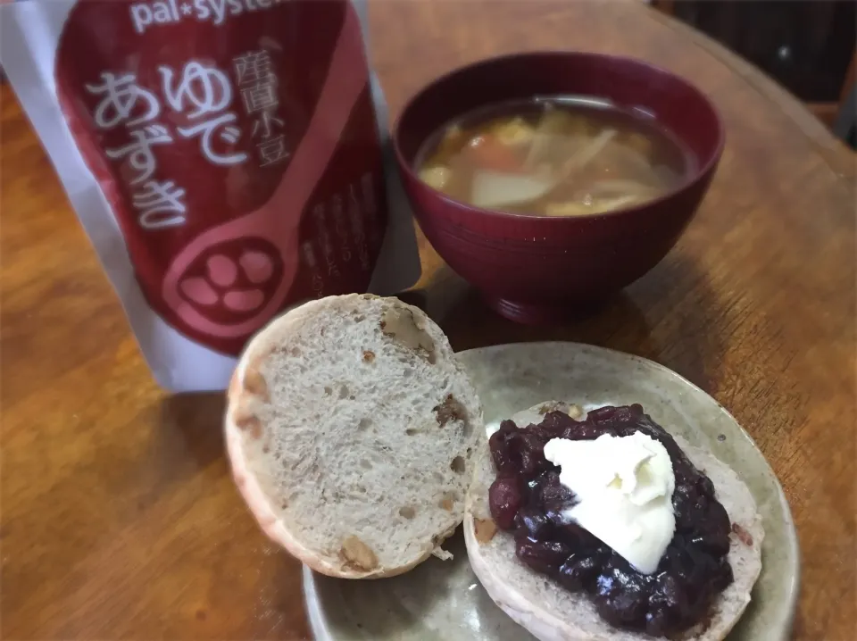 朝ごはん くるみパンであんバター|さんだーさん