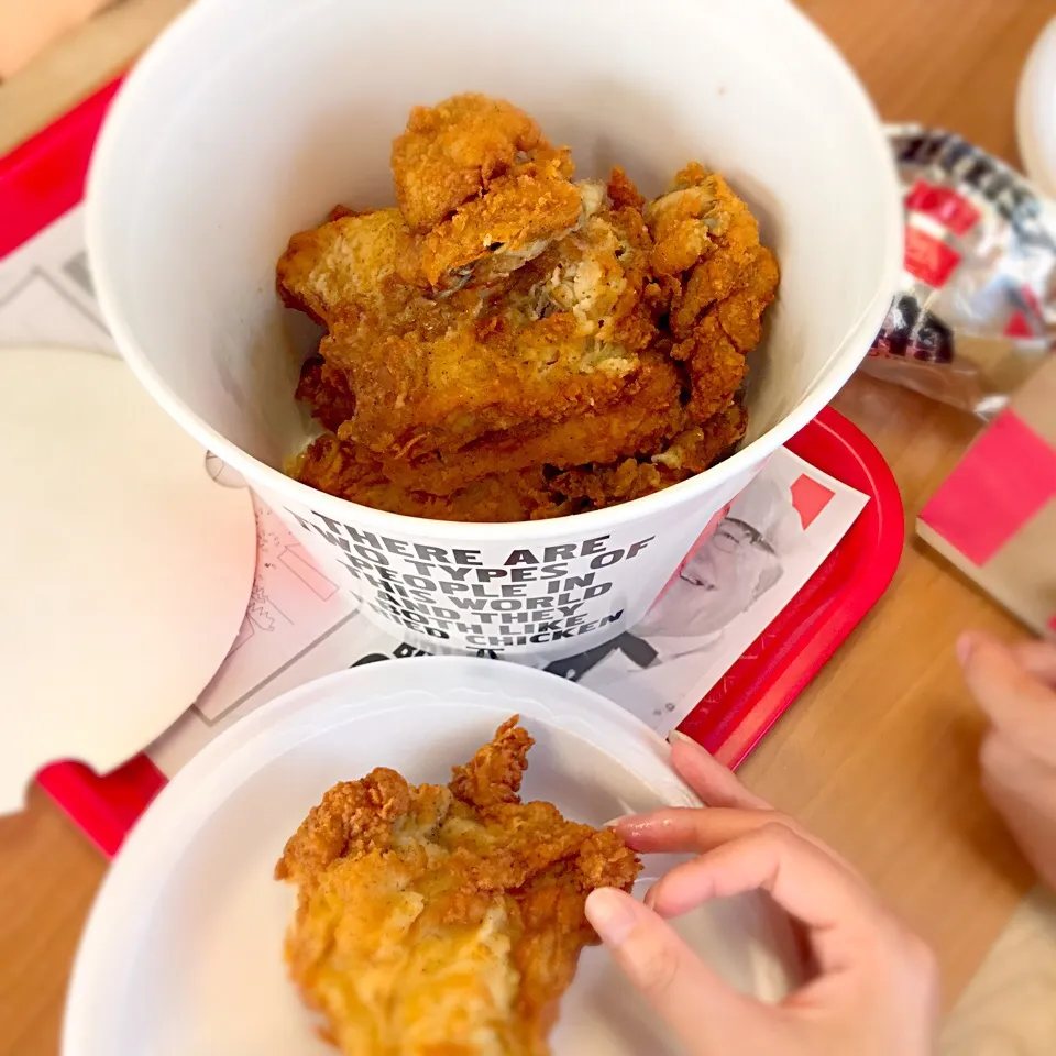 Snapdishの料理写真:🇺🇸的KFC12块炸鸡桶|antoniterさん