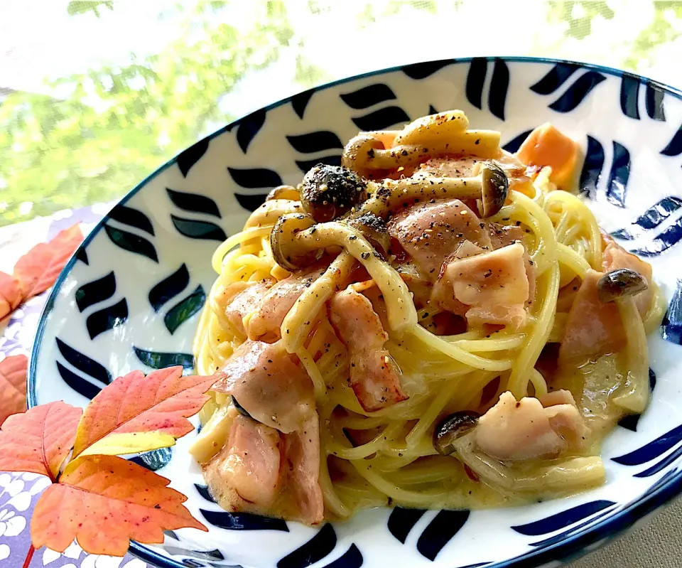 Snapdishの料理写真:昼ごはん  生クリームなしで簡単、本場のカルボナーラ|砂雪さん