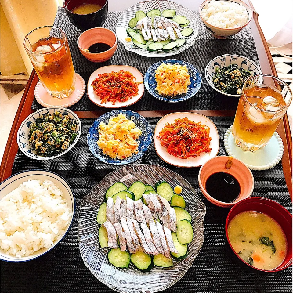 太刀魚の刺し身
ほうれん草おかか卵とじ
ポテサラ
人参とそぼろのの甘辛生姜炒め
味噌汁
白米|たろさんさん