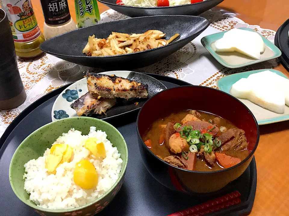 栗ご飯とブリの西京焼きと豚汁定食💓
#栗ご飯#おうちごはん #豚汁#秋ごはん|makoさん