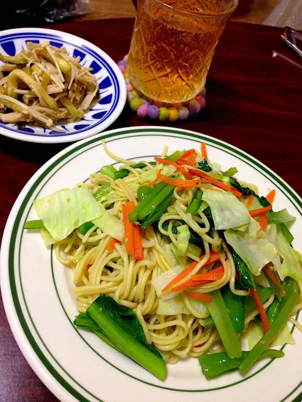 Snapdishの料理写真:にんにく焼きそば＆サラダ|あゆみさん