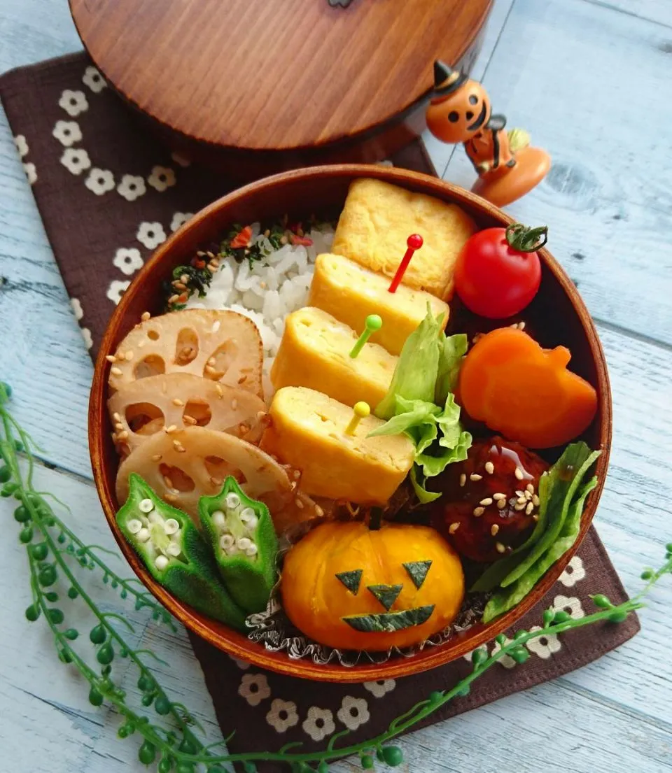 Snapdishの料理写真:娘弁当☺️  かぼちゃの茶巾🎃  甘酢団子  卵焼き  れんこんのきんぴら   めんつゆオクラ プチトマト🍅|e  satoさん