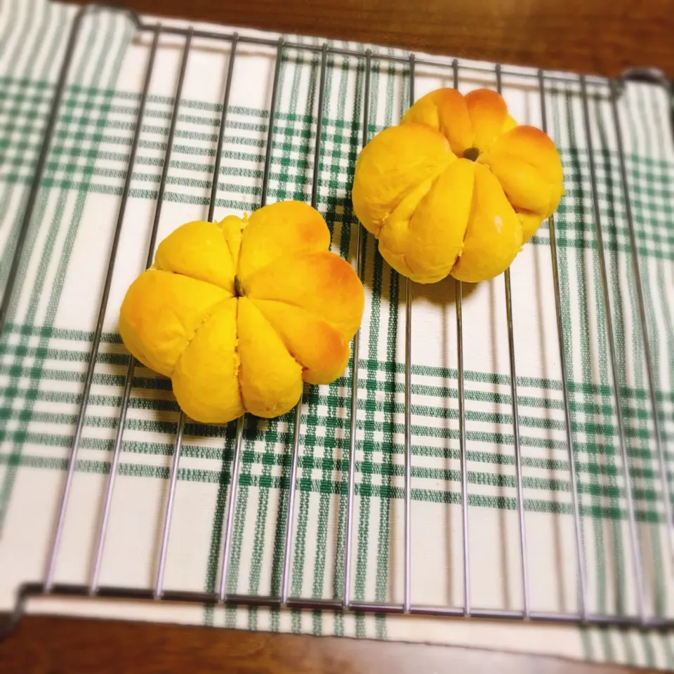 かぼちゃパン＊パン生地の中にはかぼちゃ餡入り🎃素朴な味がほっとする感じ☺️💓|さきさん