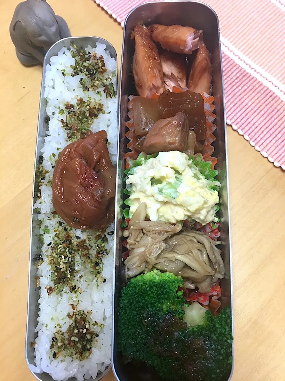 Snapdishの料理写真:シャケ照り焼き 大根煮物 ポテトサラダ キノコ炒め ブロッコリー弁当。|Kumiko Kimuraさん