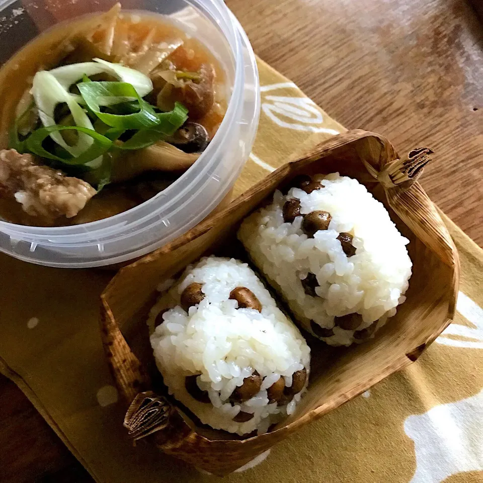 一汁一菜おにぎりべんとう
零余子ごはんと芋煮|Kaori Shimizuさん