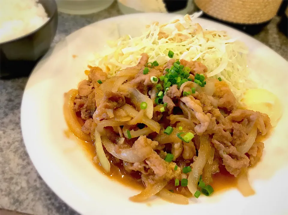 週一「まかしょお‼︎」

今日は「豚の生姜焼き」

生姜を効かせてくれてご飯が進む君でした🎶😀|古山さん