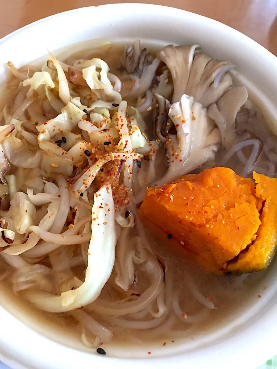 100kcal以下😎
糸こんにゃく味噌ラーメン🍁|にゃふてんさん