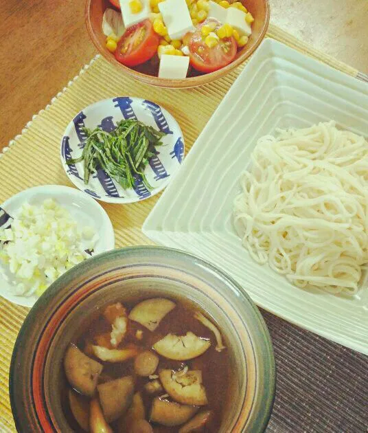 こずえ⑅◡̈*さんの料理 なすとしめじのつけ汁うどん♡我が家の定番|makikoさん