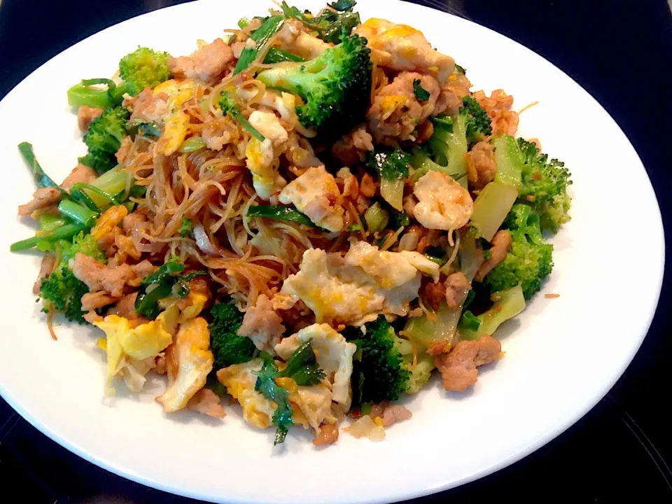 Minced meat and broccoli fried vermicelli|Anita Chiamさん