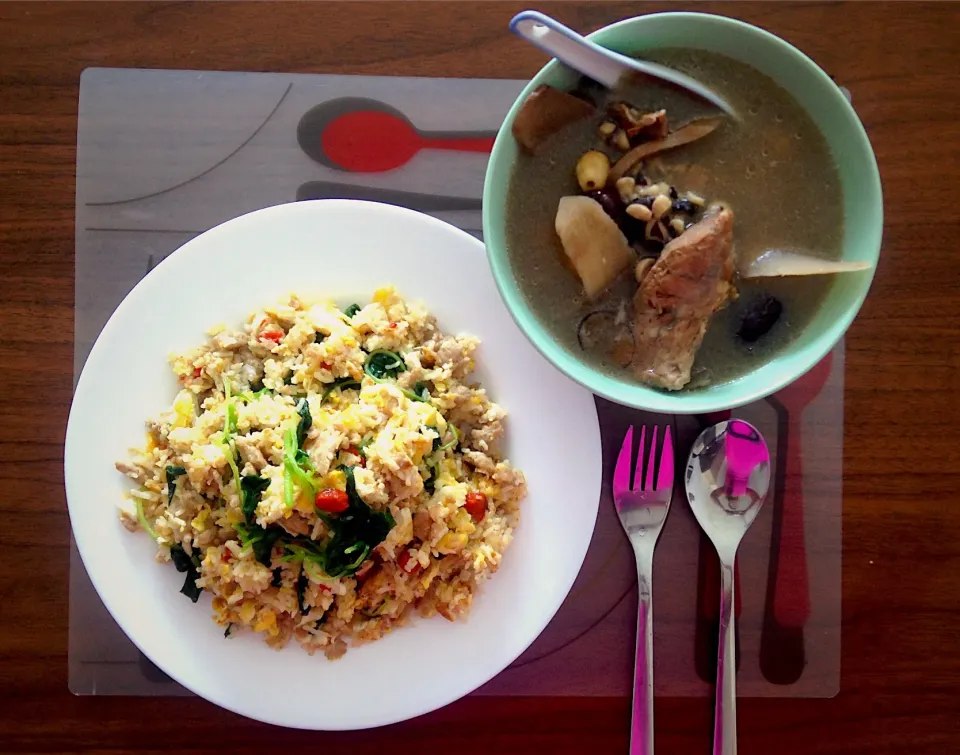 Spinach, wolfberry fried rice and "sei san" pork ribs soup|Anita Chiamさん