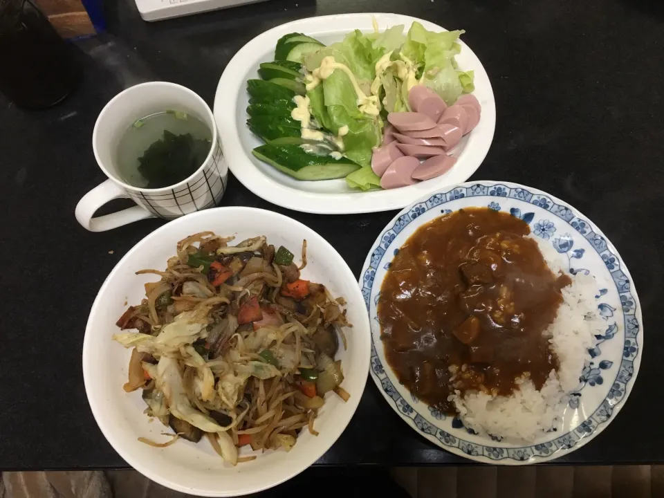 #単身赴任飯#レトルトカレー#野菜炒め|畑田 成治さん