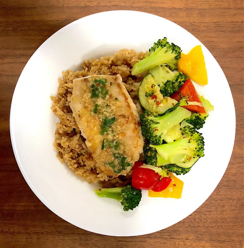 Lime garlic butter fish with rice and veggies|Anita Chiamさん