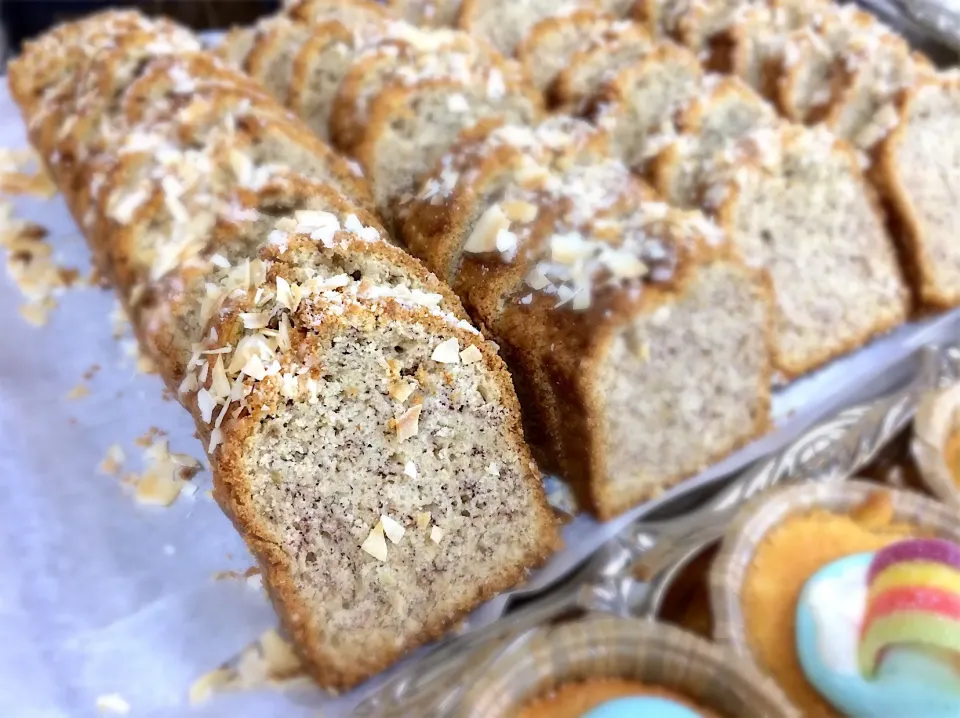 Banana bread with fried coconuts|cheesyさん