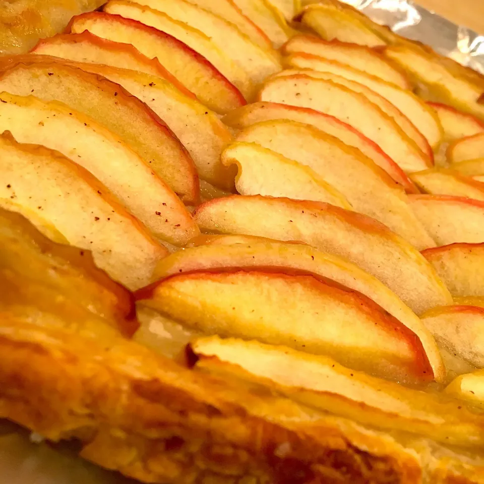 Snapdishの料理写真:Making good of honey crisp apples and puff pastry. A little lemon, honey and fresh nutmeg. Boom!|emilyDeSantoさん