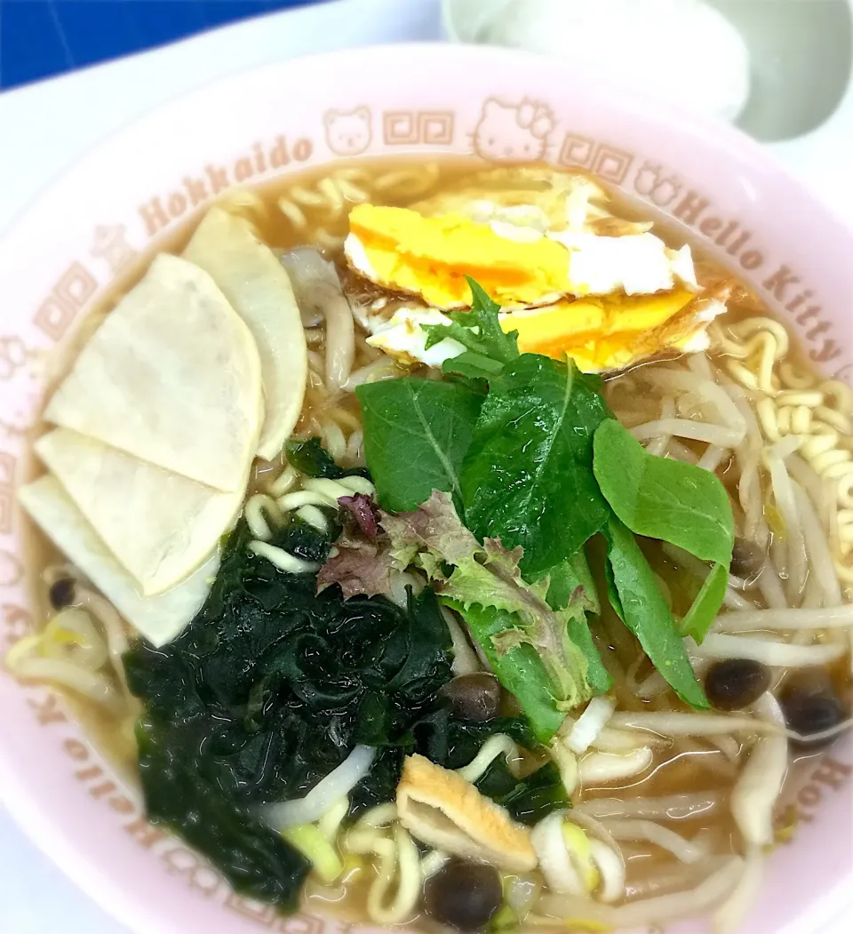 Snapdishの料理写真:Today's  lunch.レンジ調理で味噌ラーメン。|hoppycowさん