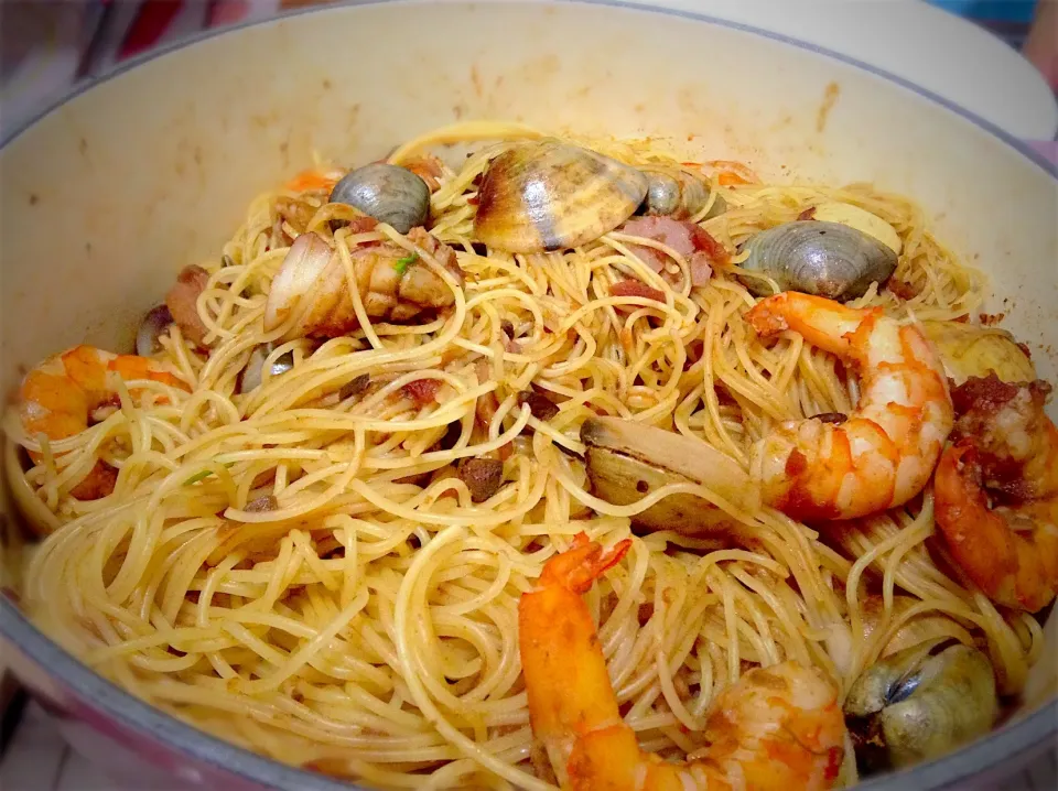 Snapdishの料理写真:Seafood aglio olio|Anita Chiamさん