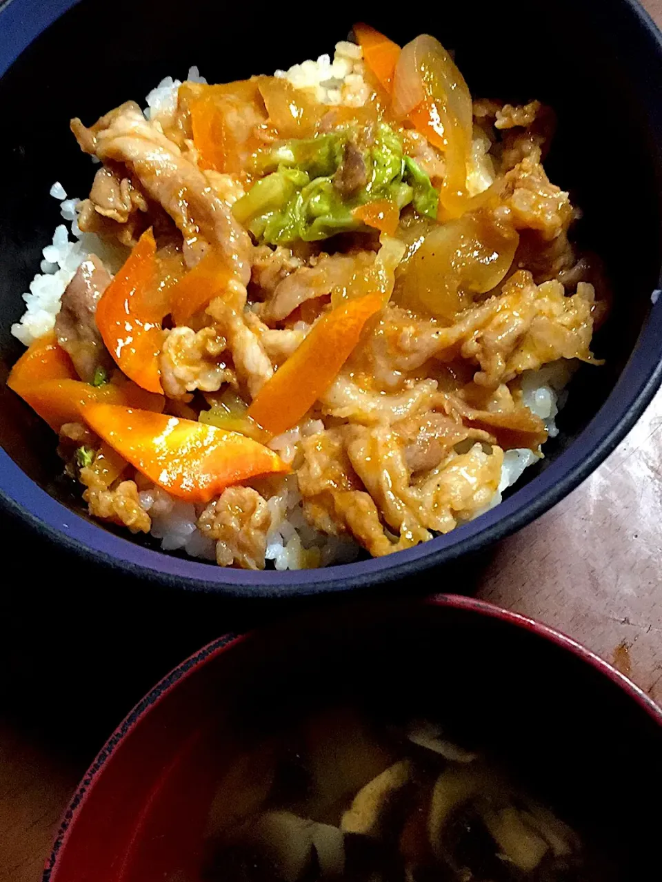 豚肉でプルコギ丼   茸スープ|掛谷節子さん