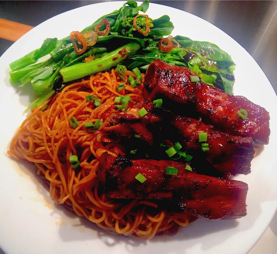 Sticky pork ribs with wantan mee|Anita Chiamさん