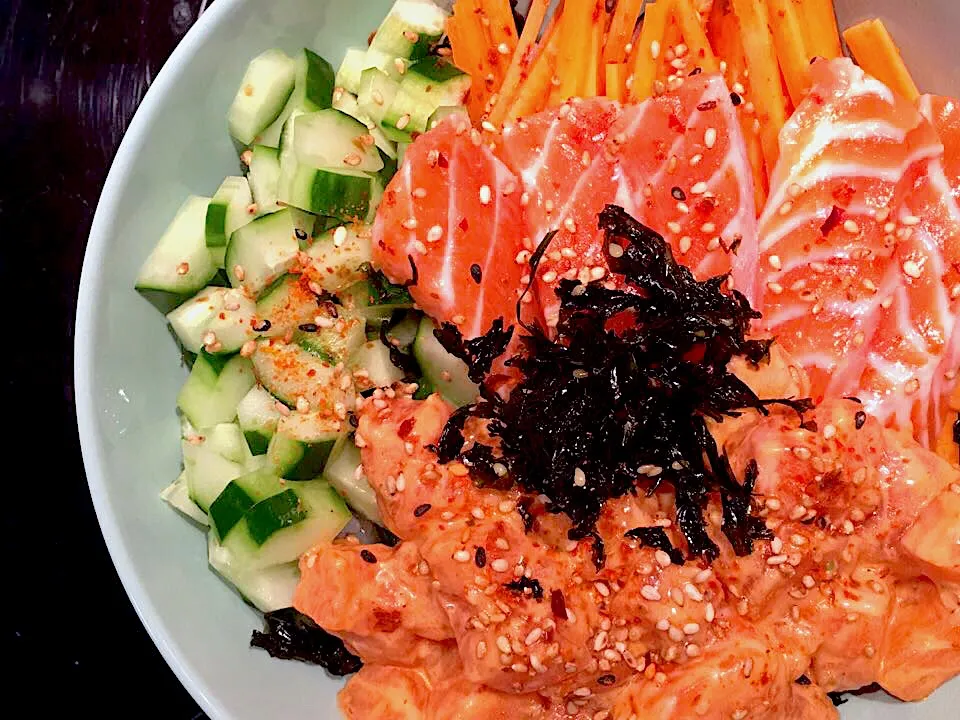 Spicy salmon poke bowl|Anita Chiamさん