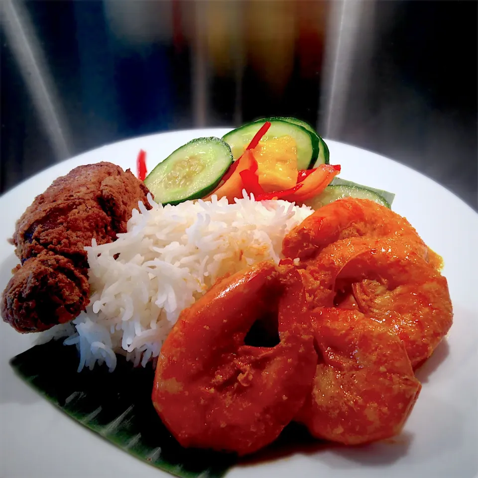 Nyonya pineapple prawns and Inchi Kabin (Nyonya fried chicken)|Anita Chiamさん