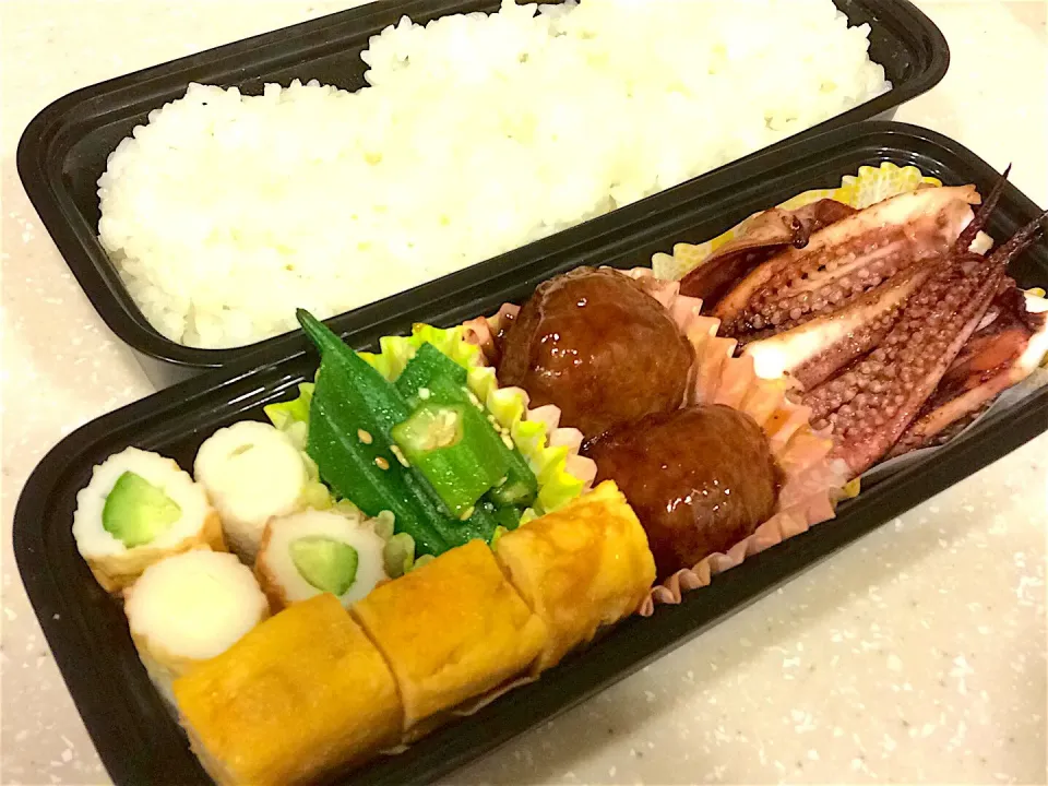 旦那弁当🍱
イカのバター醤油焼き
スコッチエッグ
オクラの和え物
卵焼き
竹輪(胡瓜、チーズ)|すがかえさん