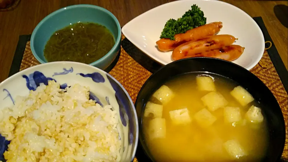 めかぶ＆ウィンナーソーセージ＆豆腐の味噌汁|まぐろさん