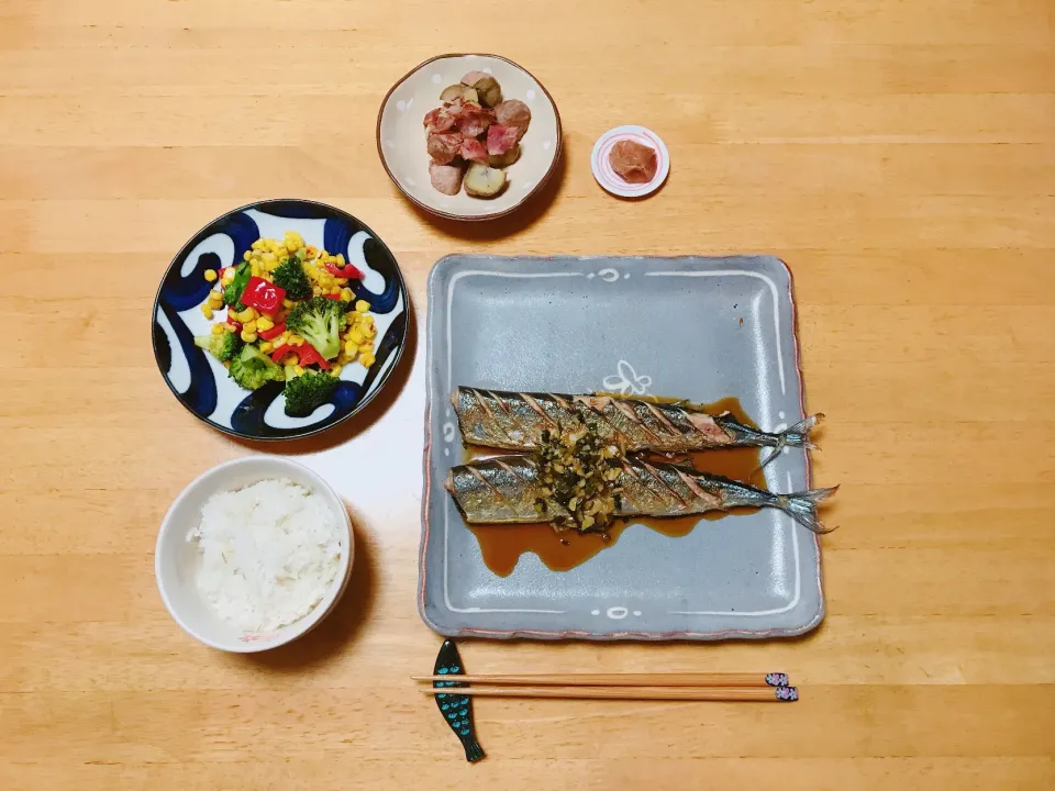 Snapdishの料理写真:秋刀魚のねぎにんにく醤油味                                                  栗とベーコンの炒め物                                                ブロッコリーとコーンの柚子塩味|ちゃみこさん