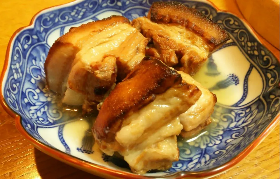 🐷トロットロ角煮 ～♪
 魚焼きグリルで表面を焼き、余分な脂を落としてからの煮込み。|Naomi Furuyaさん