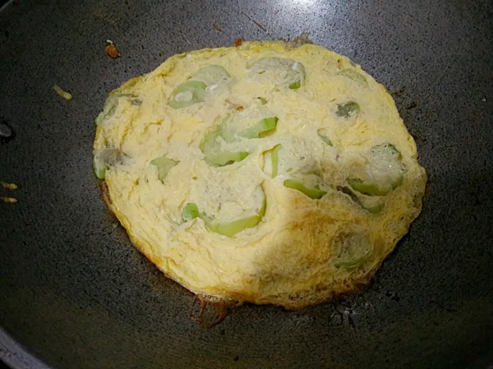 making breakfast native egg with patola veggies|lynnさん