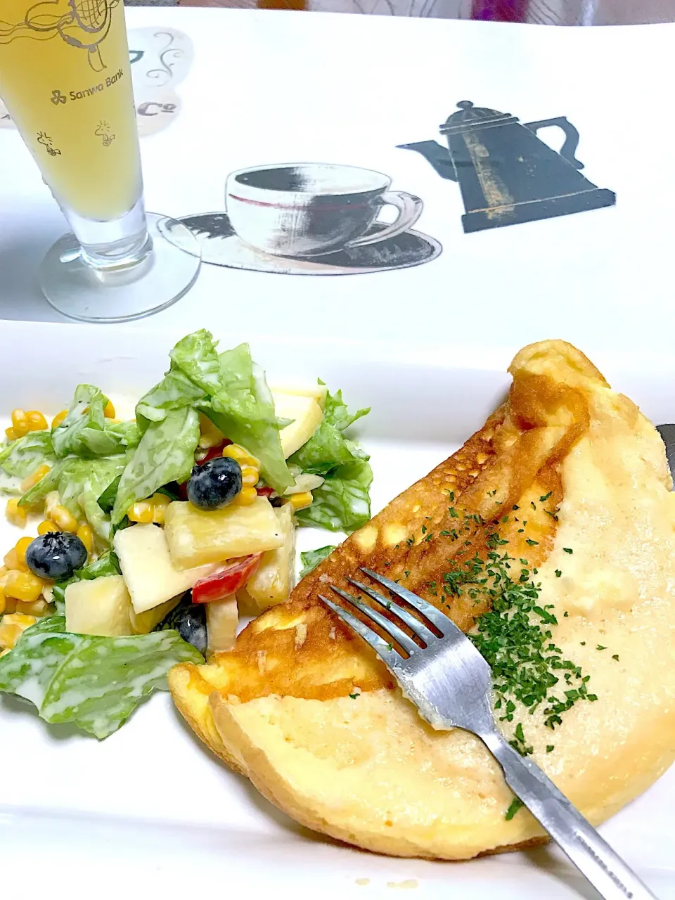 スフレオムレツとジャーサラダ🥗
アップルジュースでランチ|シュトママさん