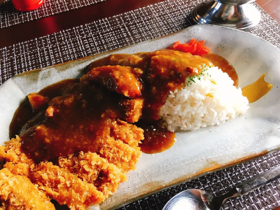 学校近くのパワフルな奥さんがいる小さいけど、人気のお店のカツカレー！|なななさん