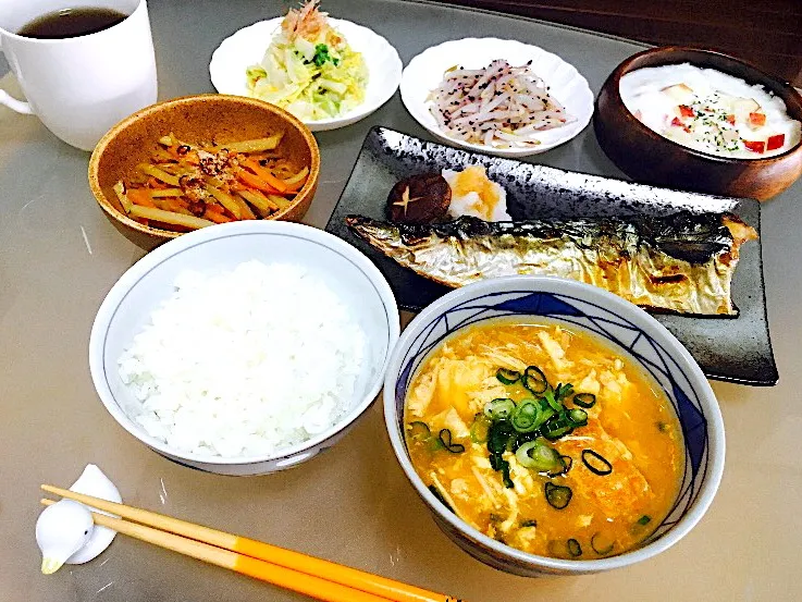 鯖の塩焼き
りんごヨーグルト
きんぴら
白菜のごま和え
もやしのゆかり和え
赤からスープ|はちさん